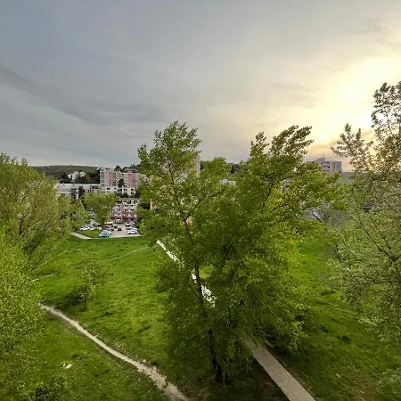 Апартаменты Elegant Escape - Free Parking, Easy Access To Centre Братислава