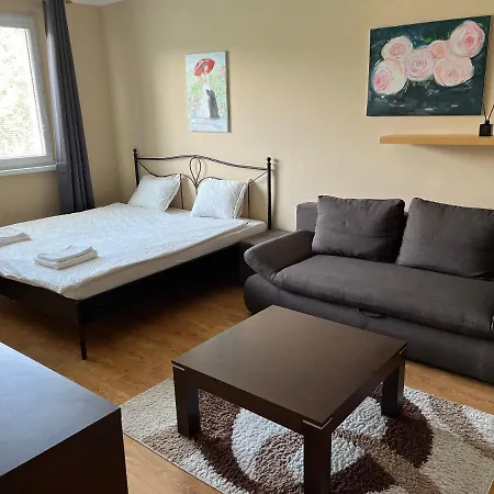 Elegant Escape - Free Parking, Easy Access To Centre Bratislava