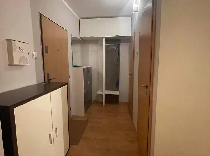 Elegant Escape - Free Parking, Easy Access To Centre *